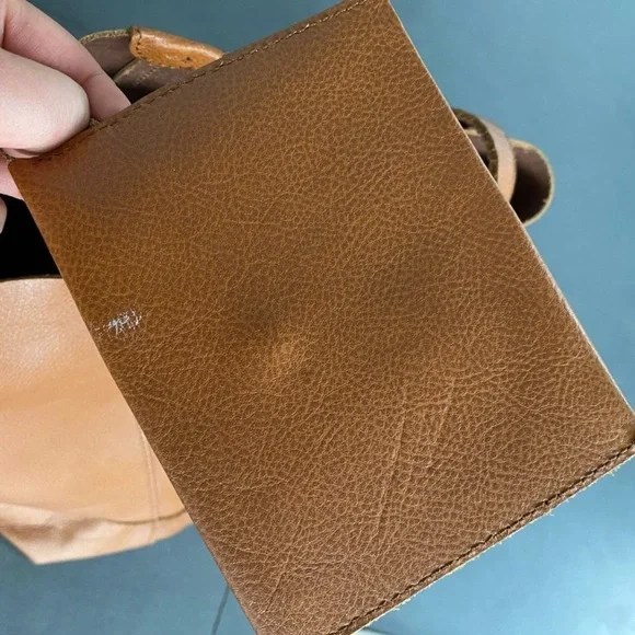 Madewell Medium Leather Tote with Pouch - Picture 5 of 5